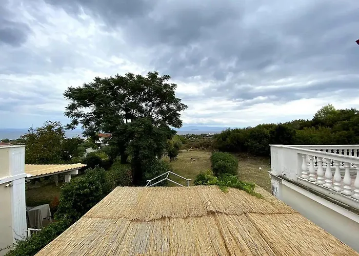 Seaview Maisonette With 3br And Garden And 2 Bathrooms Ideal For Families Chanioti