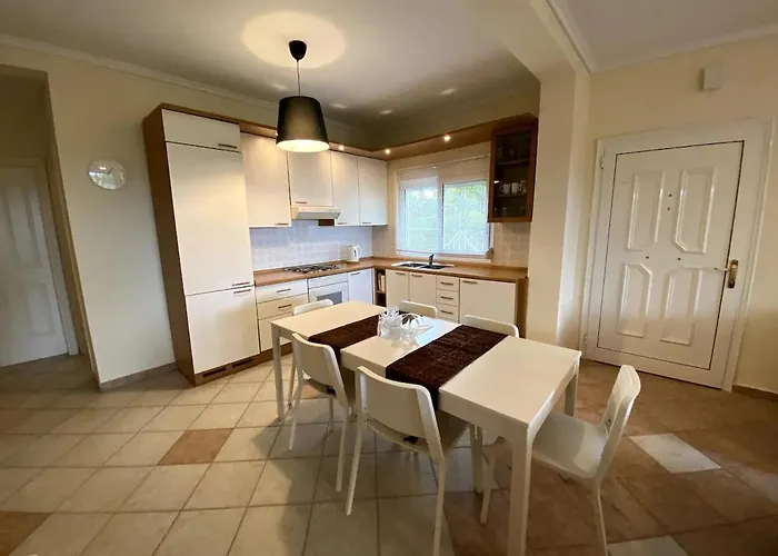 Seaview Maisonette With 3br And Garden And 2 Bathrooms Ideal For Families Prázdninový dům Chanioti