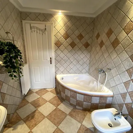 Cozy Maisonette Rebecca Nyaraló