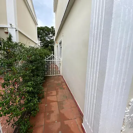 Dom wakacyjny Seaview Maisonette With 3br And Garden And 2 Bathrooms Ideal For Families